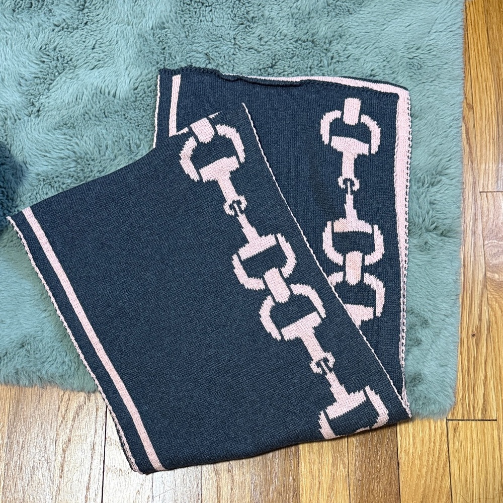 Nwot Chic gray and Pink Knit Scarf